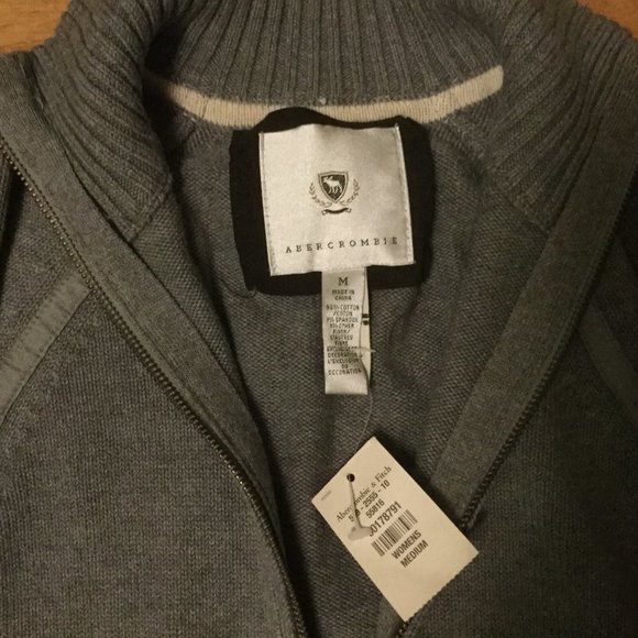 Abercrombie & Fitch - Picture 2 of 3